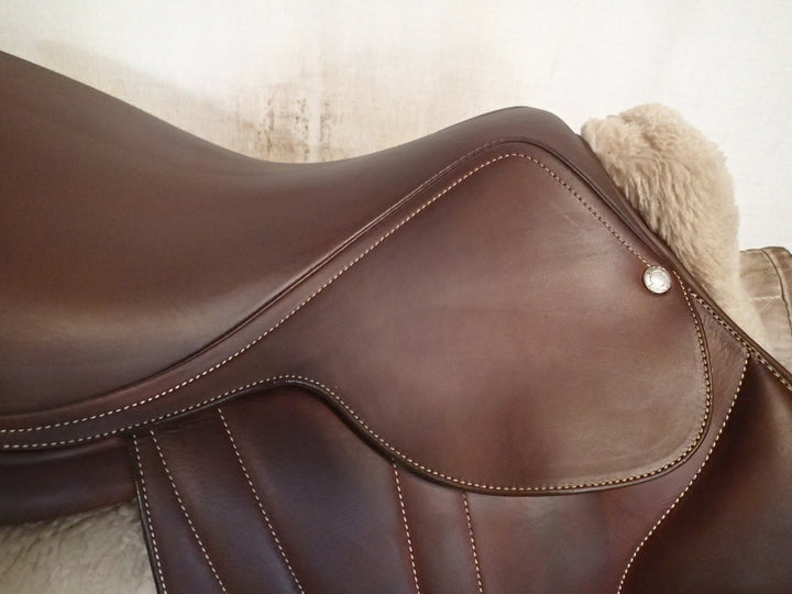 17.5" Butet Premium Saddle - Full Calfskin - 2025 - L Seat - 2.25 Flaps - 4.25" dot to dot (397)