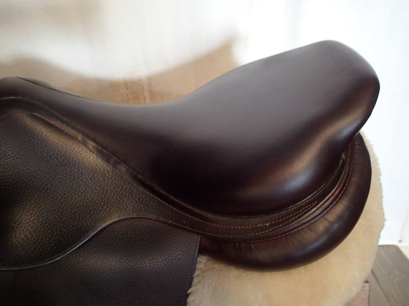 18" Antares Skylla Saddle - Full Calfskin - 2022 - 3A Flaps - 4.75" dot to dot
