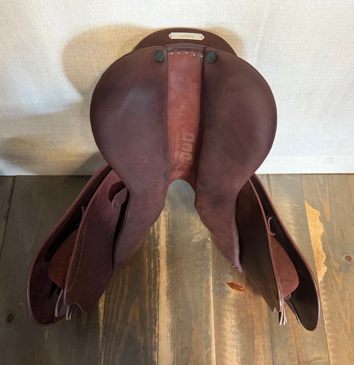 17.5" Devoucoux Biarritz O Saddle - 2024 - 2AA Flaps - 4.25" dot to dot (410)