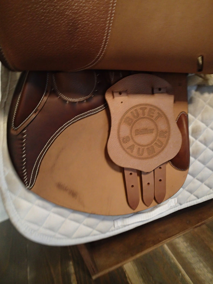 18" Butet Saddle - LIKE NEW!  2007 - P Seat - 2.25 Flaps - 4.5" dot to dot (413)