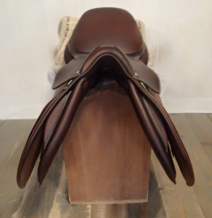 18" Butet Saddle - LIKE NEW!  2007 - P Seat - 2.25 Flaps - 4.5" dot to dot (413)