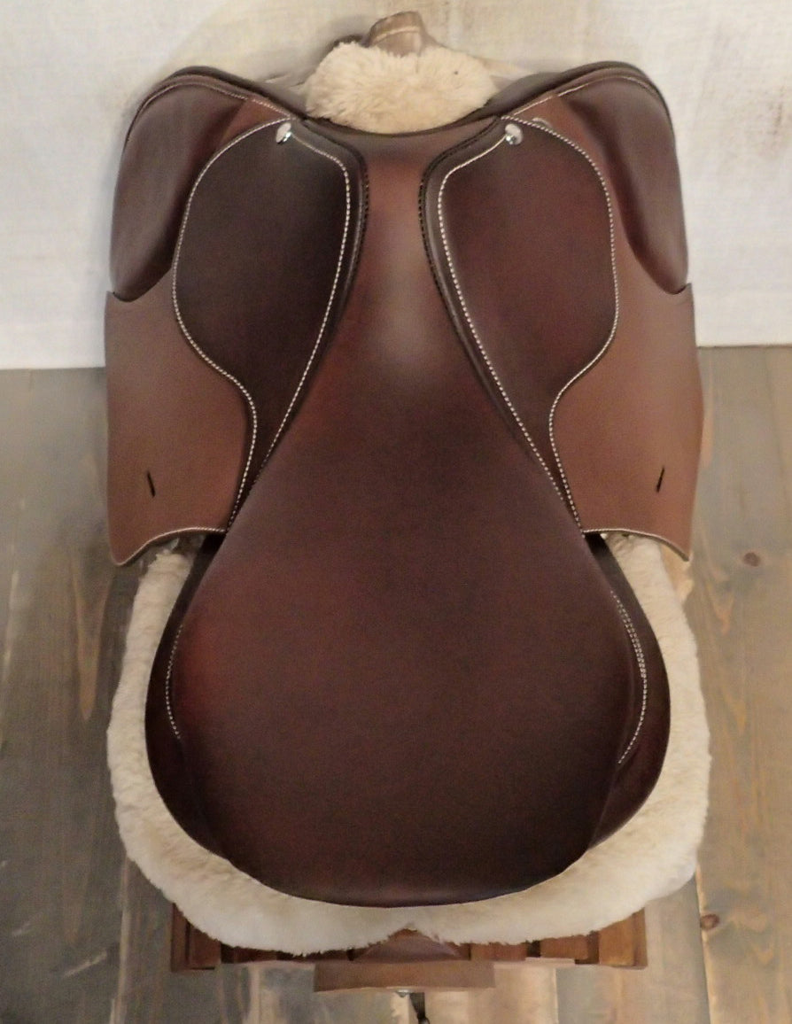 18" Butet Saddle - LIKE NEW!  2007 - P Seat - 2.25 Flaps - 4.5" dot to dot (413)