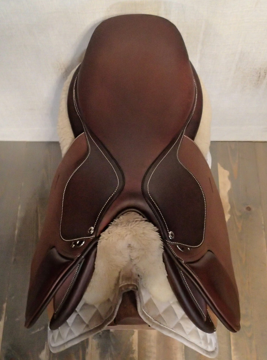 18" Butet Saddle - LIKE NEW!  2007 - P Seat - 2.25 Flaps - 4.5" dot to dot (413)
