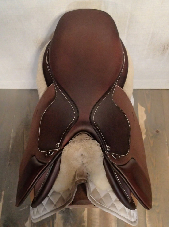 18" Butet Saddle - LIKE NEW!  2007 - P Seat - 2.25 Flaps - 4.5" dot to dot (413)