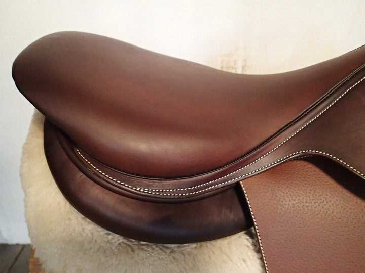 18" Butet Saddle - LIKE NEW!  2007 - P Seat - 2.25 Flaps - 4.5" dot to dot (413)