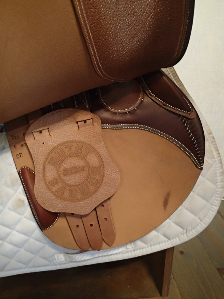18" Butet Saddle - LIKE NEW!  2007 - P Seat - 2.25 Flaps - 4.5" dot to dot (413)