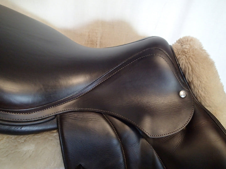 17.5" Voltaire Palm Beach Saddle - Full Buffalo - 2021 - 3AA Flaps - 4.75" dot to dot - XFIN Panels