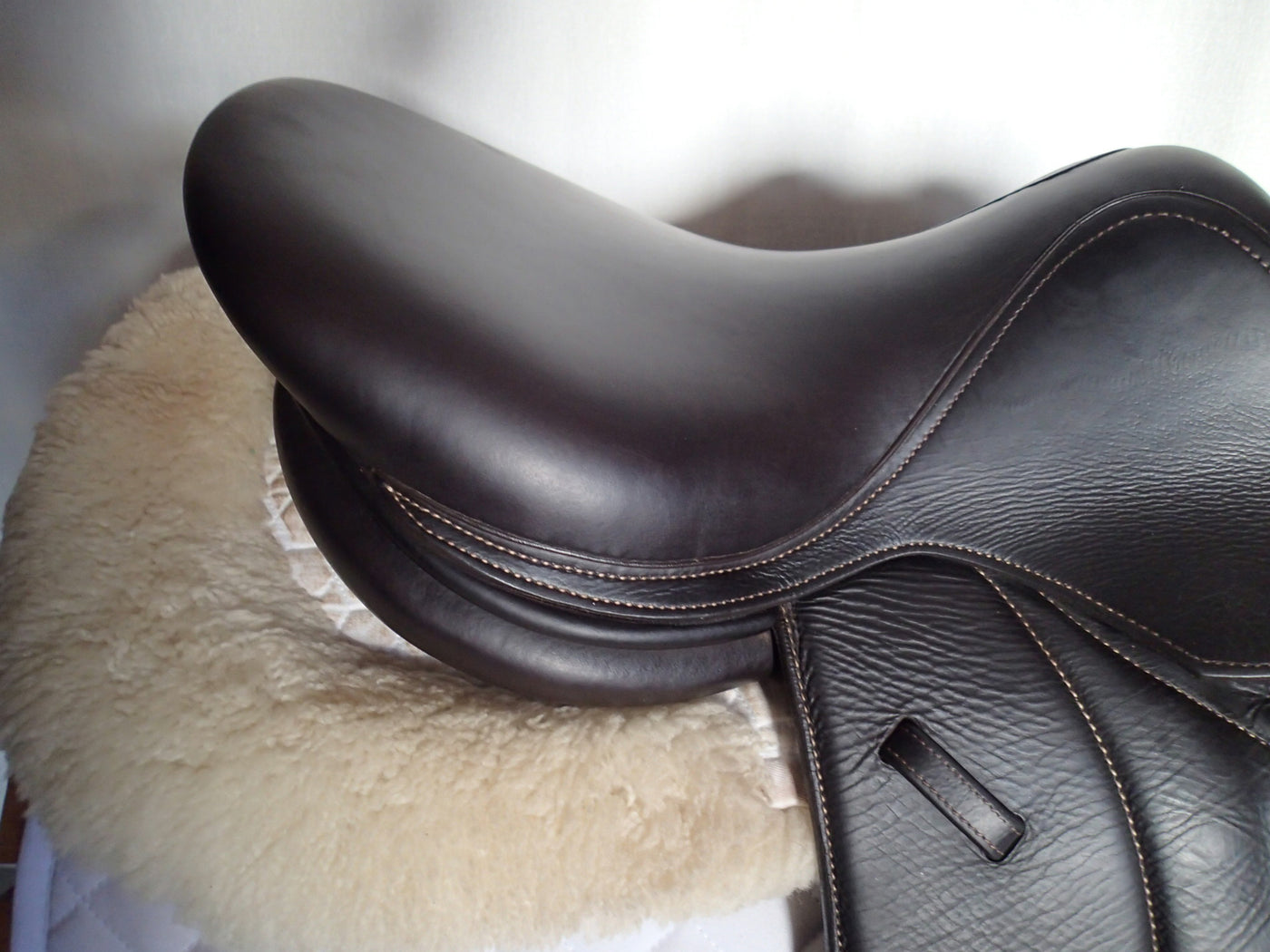 15.5" Voltaire Welli Saddle - Full Buffalo - 2019 - 0A Flaps - 4.75" dot to dot - XFIN Panels