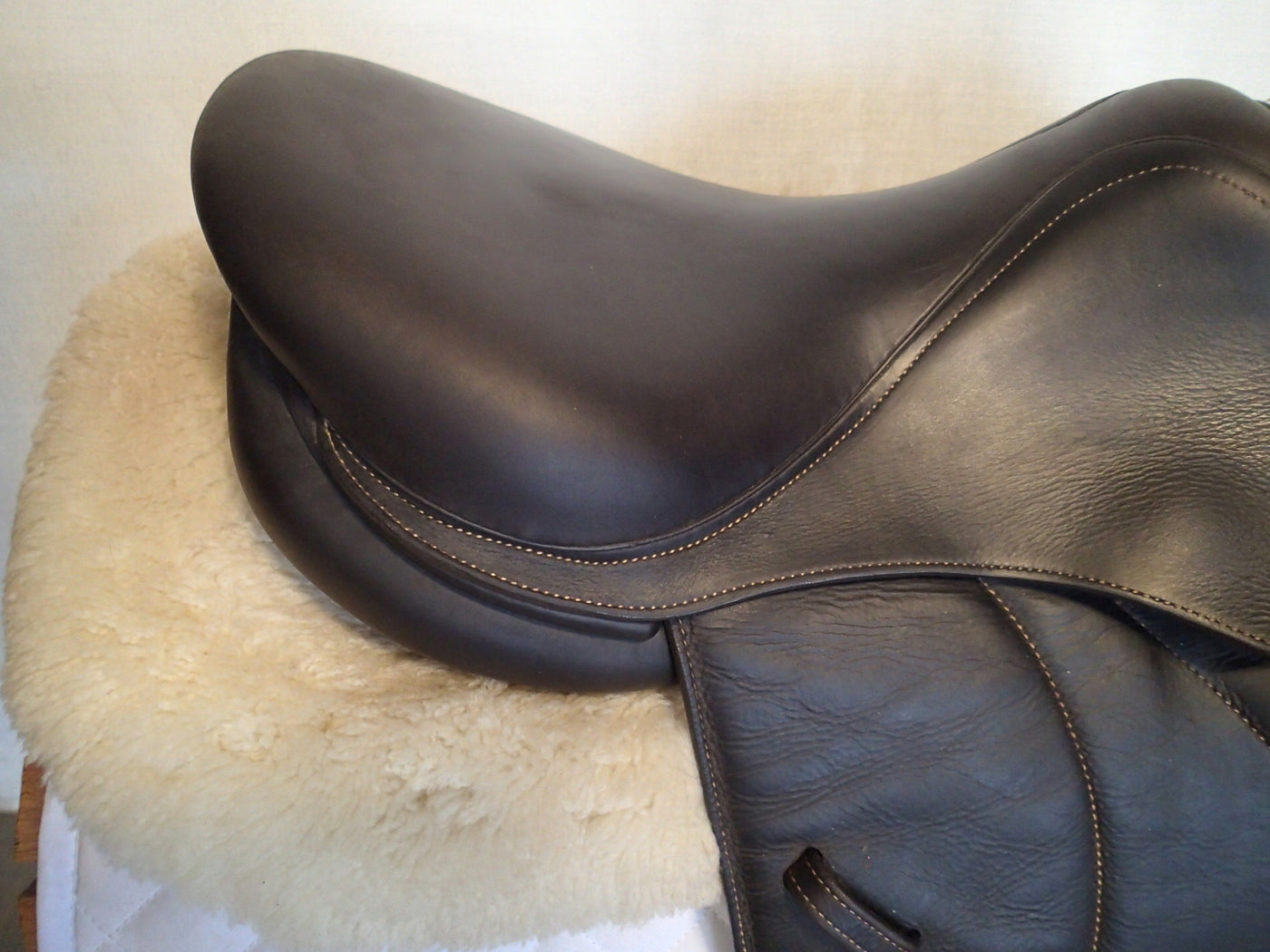 15.5" Voltaire Palm Beach Saddle - Full Buffalo - 2018 - 1 Flaps - 4.75" dot to dot - FIN Panels