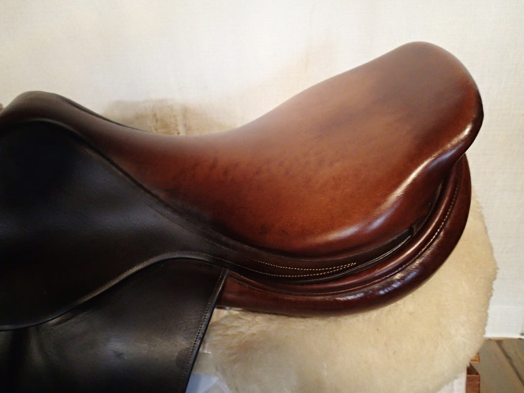 18" Bruno Delgrange PJ Saddle - 2003 - 4.25" dot to dot