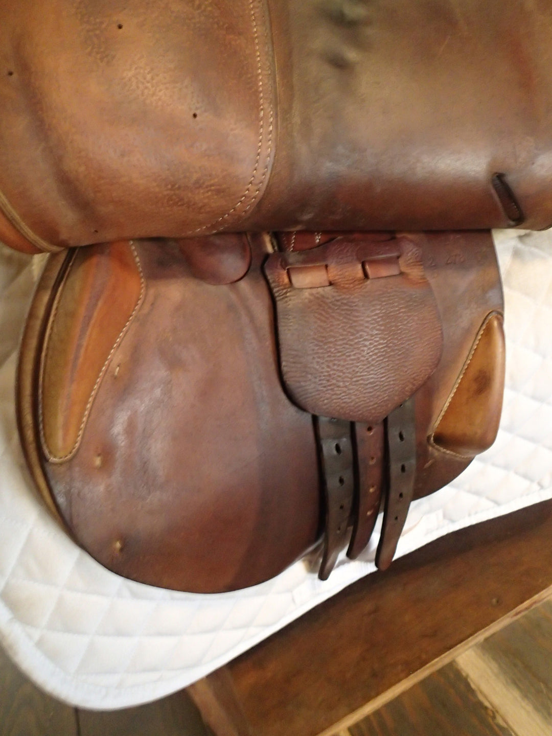 17" Butet Saddle - 2001 - L Seat - 2.5 Flaps - 4.25" dot to dot (423)