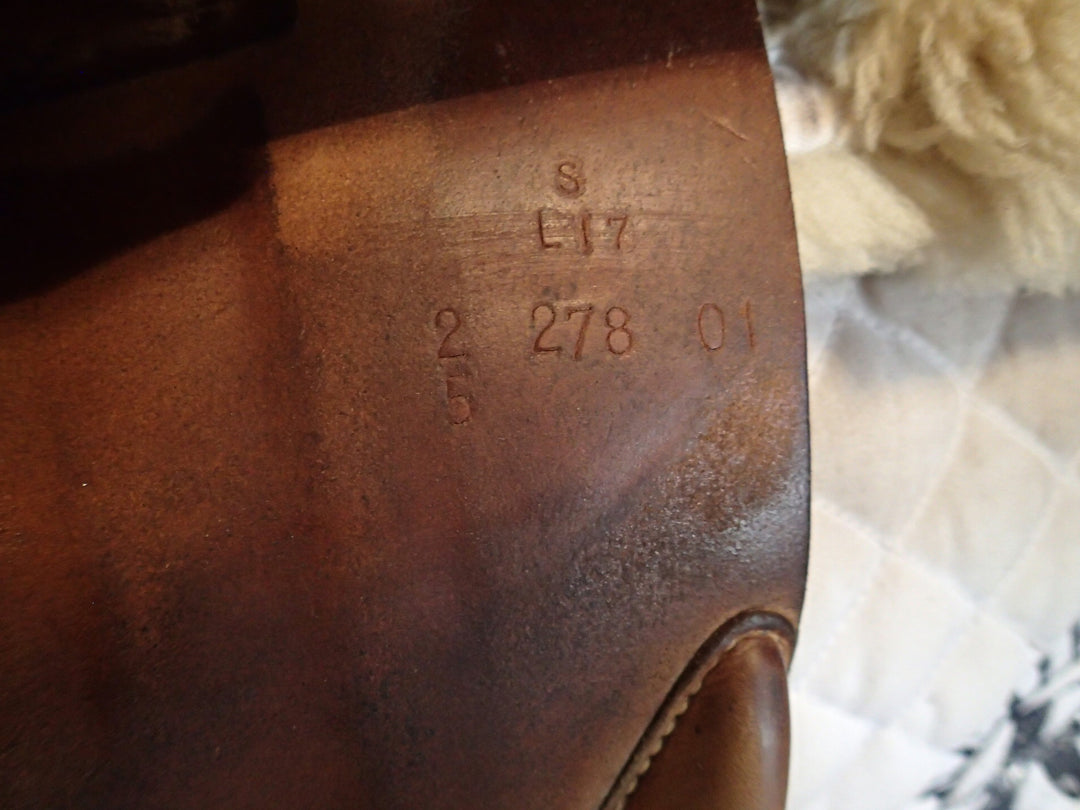 17" Butet Saddle - 2001 - L Seat - 2.5 Flaps - 4.25" dot to dot (423)