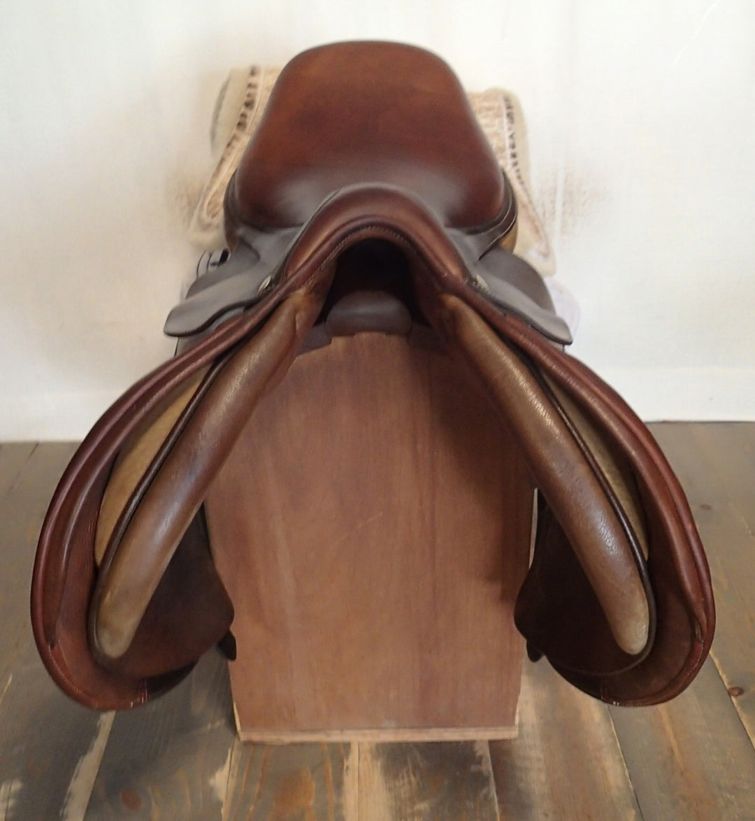 17" Butet Saddle - 2001 - L Seat - 2.5 Flaps - 4.25" dot to dot (423)