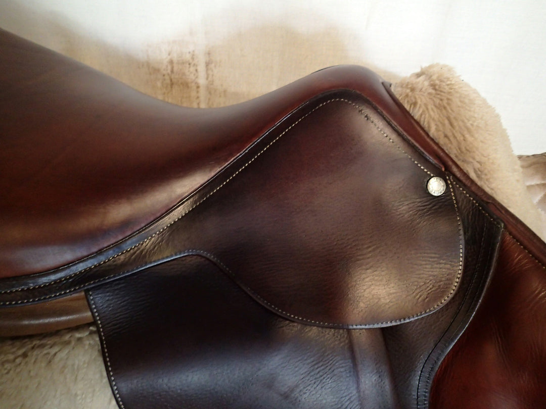 17" Butet Saddle - 2001 - L Seat - 2.5 Flaps - 4.25" dot to dot (423)