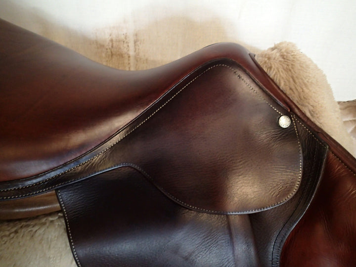 17" Butet Saddle - 2001 - L Seat - 2.5 Flaps - 4.25" dot to dot (423)