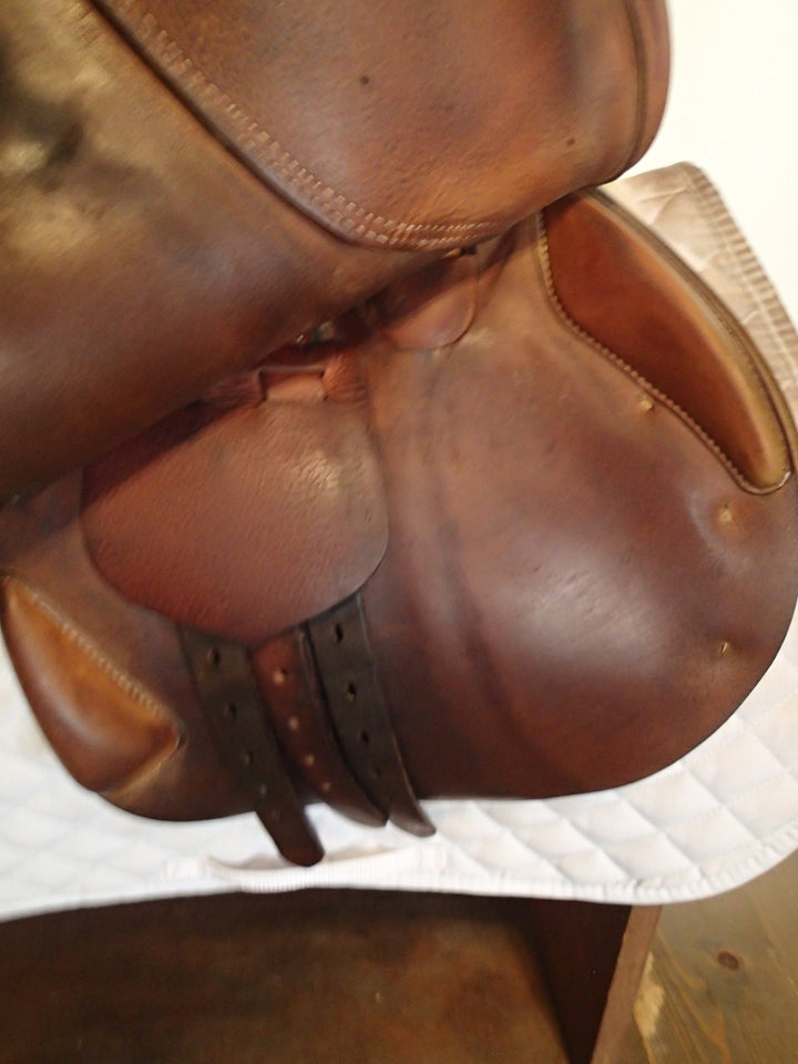 17" Butet Saddle - 2001 - L Seat - 2.5 Flaps - 4.25" dot to dot (423)