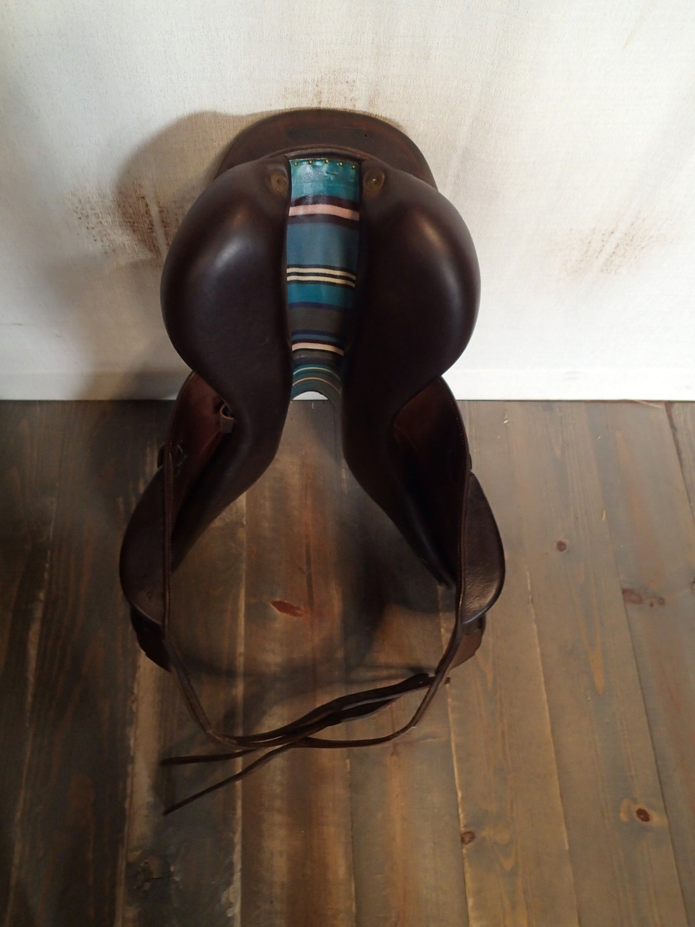 17" Voltaire Stuttgart Saddle - Full Buffalo - 2016 - 2A Flaps - 5" dot to dot - FIN Panels