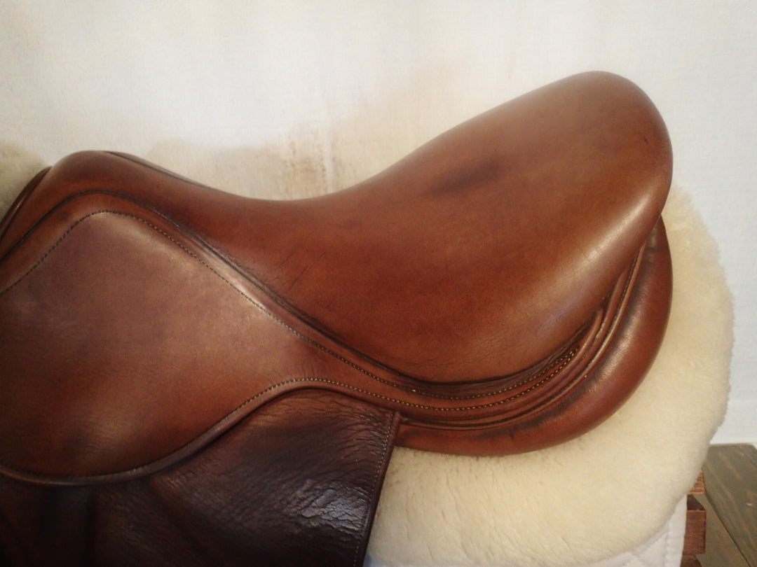 17" Antares Saddle - Full Buffalo - 2005 - 2 Flaps - 4.5" dot to dot