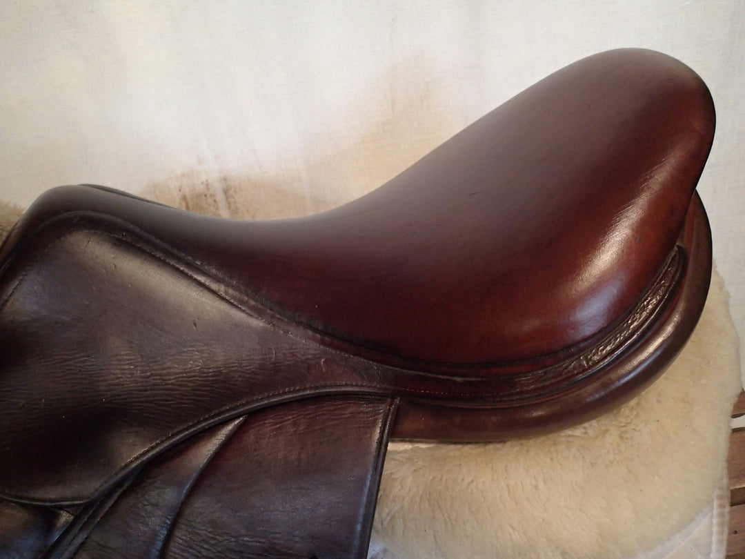 18" Voltaire Palm Beach Saddle - Full Buffalo - 2011 - 2A Flaps - 4.75" dot to dot - FIN Panels (434)
