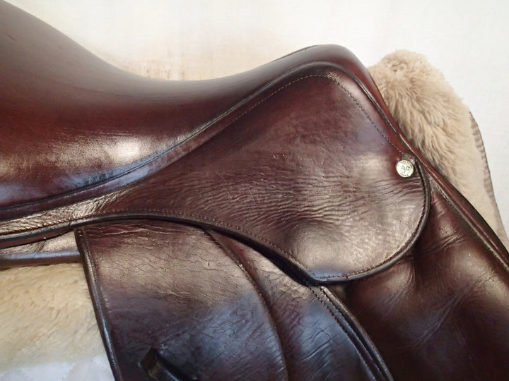 18" Voltaire Palm Beach Saddle - Full Buffalo - 2011 - 2A Flaps - 4.75" dot to dot - FIN Panels (434)