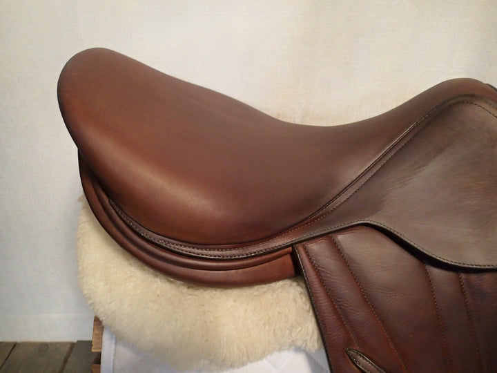 17.5" Butet Premium Saddle - Full Calfskin - Wool Flocked - 2019 - M Seat - 2 Flaps - 4.25" dot to dot