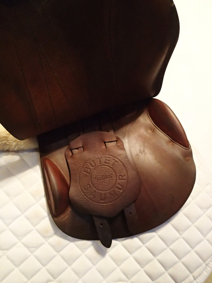 17.5" Butet Premium Saddle - Full Calfskin - Wool Flocked - 2019 - M Seat - 2 Flaps - 4.25" dot to dot