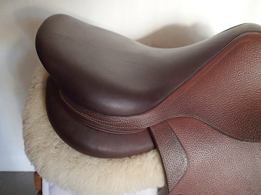 17" CWD Saddle - 2023 - 2L Flaps - SE01