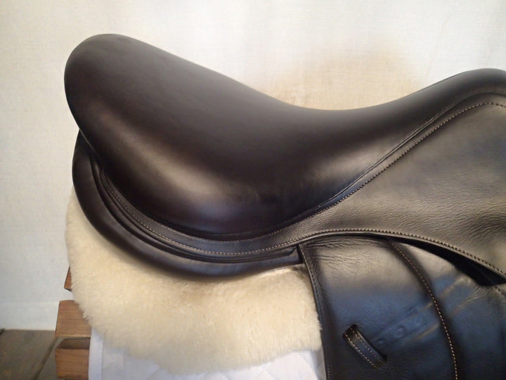 18" Voltaire Palm Beach Saddle - Full Buffalo - 2017 - 4AA Flaps - 4.75" dot to dot - Pro Panels