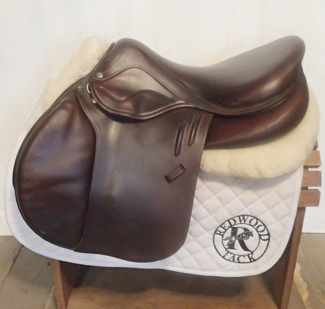 18" Voltaire Palm Beach Saddle - Full Buffalo - 2021 - 3A Flaps - 4.75" dot to dot - Pro Panels