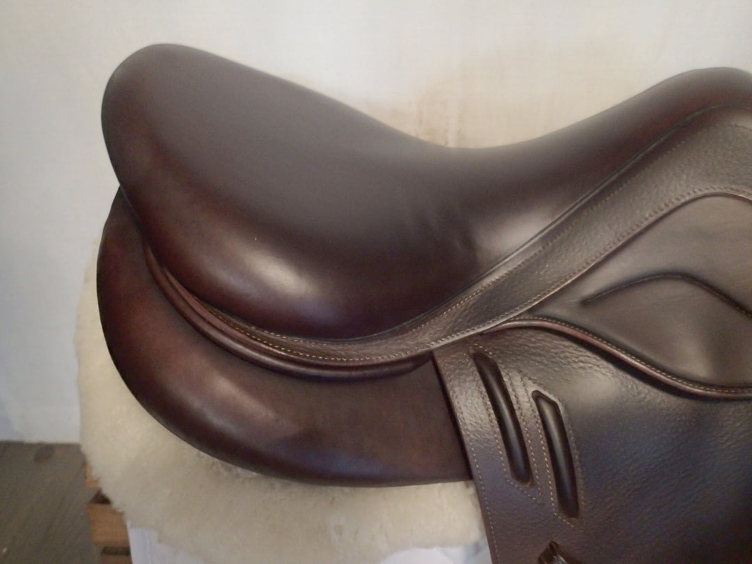 17.5" Devoucoux Biarritz Lab Saddle - 2021 - 3AB Flaps - 4.75" dot to dot