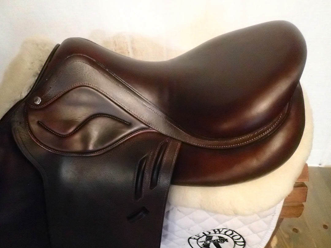 17.5" Devoucoux Biarritz Lab Saddle - 2021 - 3AB Flaps - 4.75" dot to dot