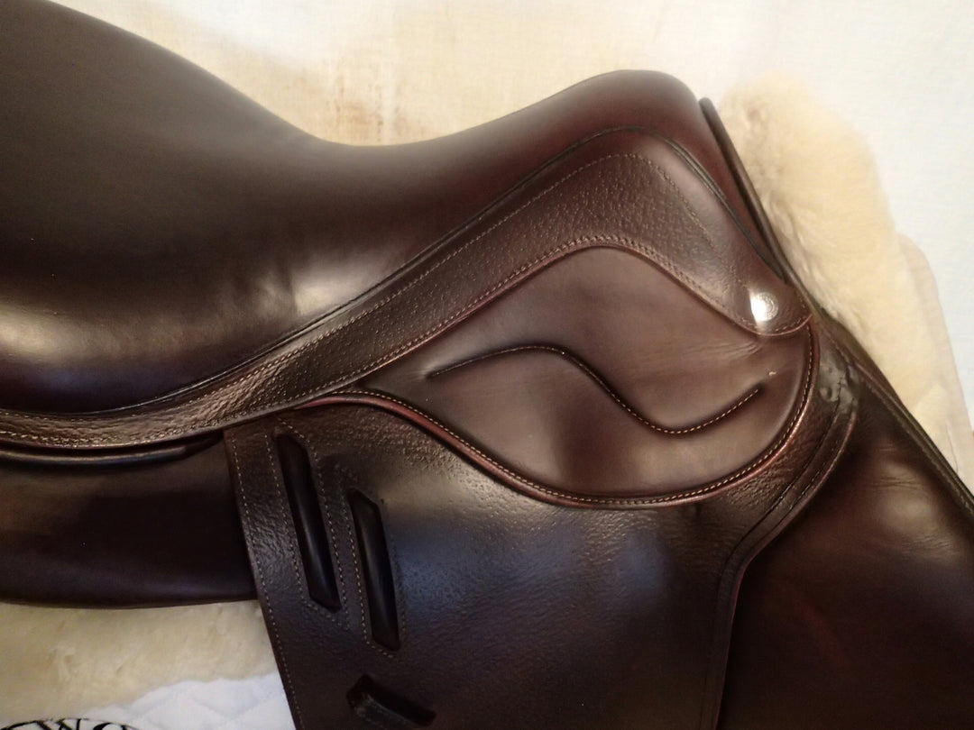 17.5" Devoucoux Biarritz Lab Saddle - 2021 - 3AB Flaps - 4.75" dot to dot