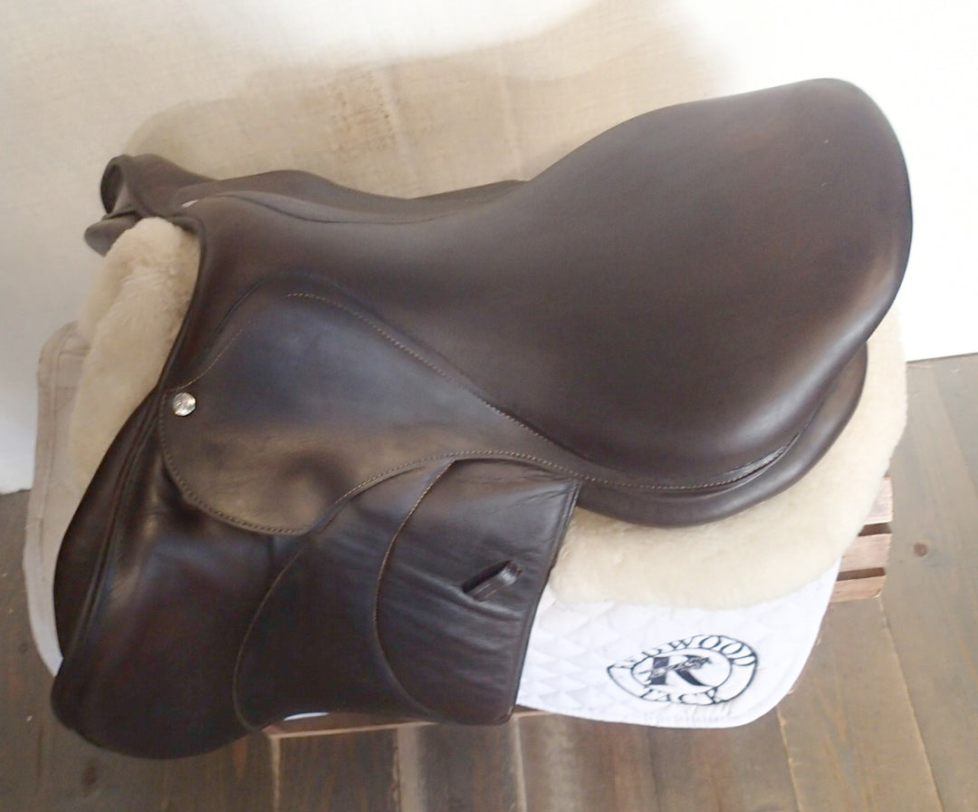 17.5" Voltaire Stuttgart Saddle - Full Buffalo - 2017 - 3A Flaps - 4.75" dot to dot - Pro Panels