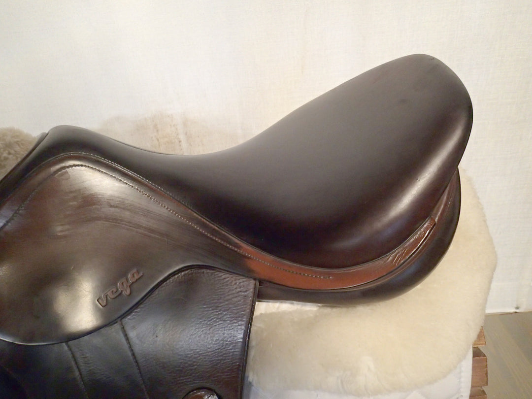 17" Amerigo Vega Monoflap Saddle - 2016 - Full Buffalo - Wool Flocked - 5.25" dot to dot