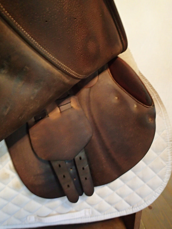 17" Butet Saddle - 2008 - L Seat - 1.5 Flaps - 4" dot to dot (462)