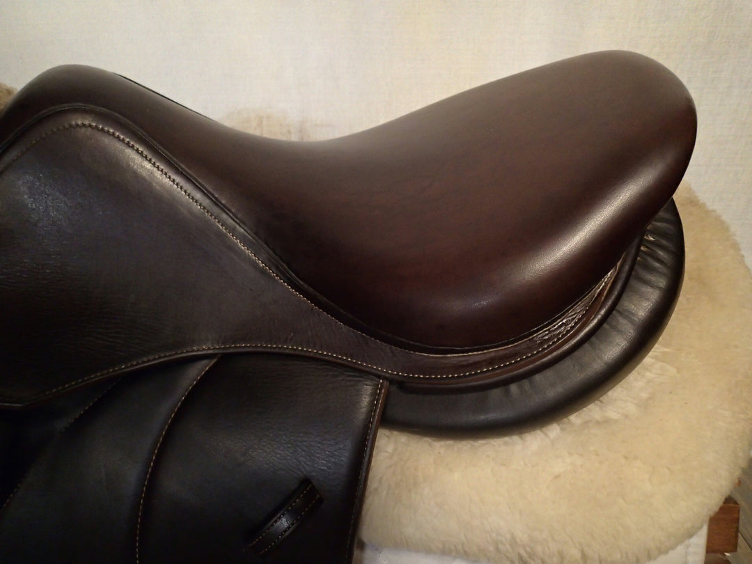 16.5" Voltaire Palm Beach Saddle - Full Buffalo - 2014 - 1 Flaps - 4.75" dot to dot - FIN Panels