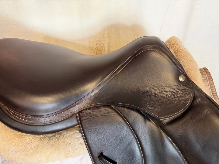 17.5" Voltaire Palm Beach Saddle - 2023 - Full Buffalo - 2A Flaps - 4.75" dot to dot - Pro Panels (481)