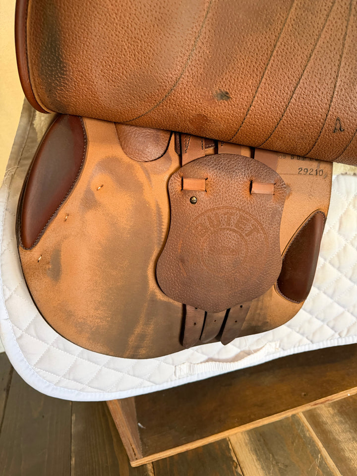 17.5" Butet Premium Saddle - Full Calfskin - 2025 - L Seat - 2.25 Flaps - 4.25" dot to dot (482)