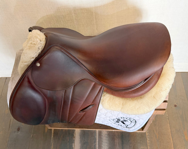 17.5" Butet Premium Saddle - Full Calfskin - 2025 - L Seat - 2.25 Flaps - 4.25" dot to dot (482)