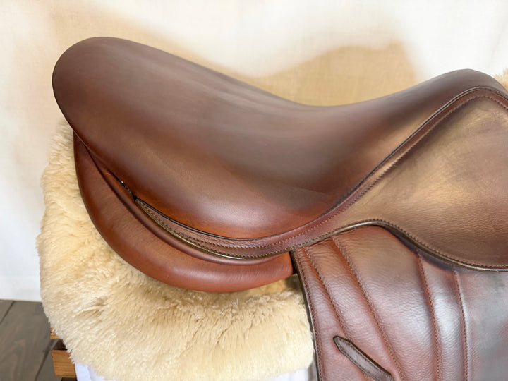 17.5" Butet Premium Saddle - Full Calfskin - 2025 - L Seat - 2.25 Flaps - 4.25" dot to dot (482)