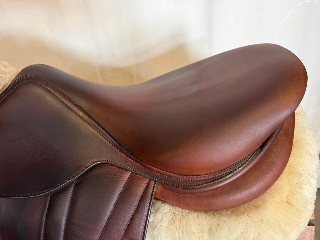 17.5" Butet Premium Saddle - Full Calfskin - 2025 - L Seat - 2.25 Flaps - 4.25" dot to dot (482)
