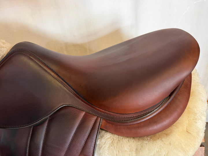 17.5" Butet Premium Saddle - Full Calfskin - 2025 - L Seat - 2.25 Flaps - 4.25" dot to dot (482)