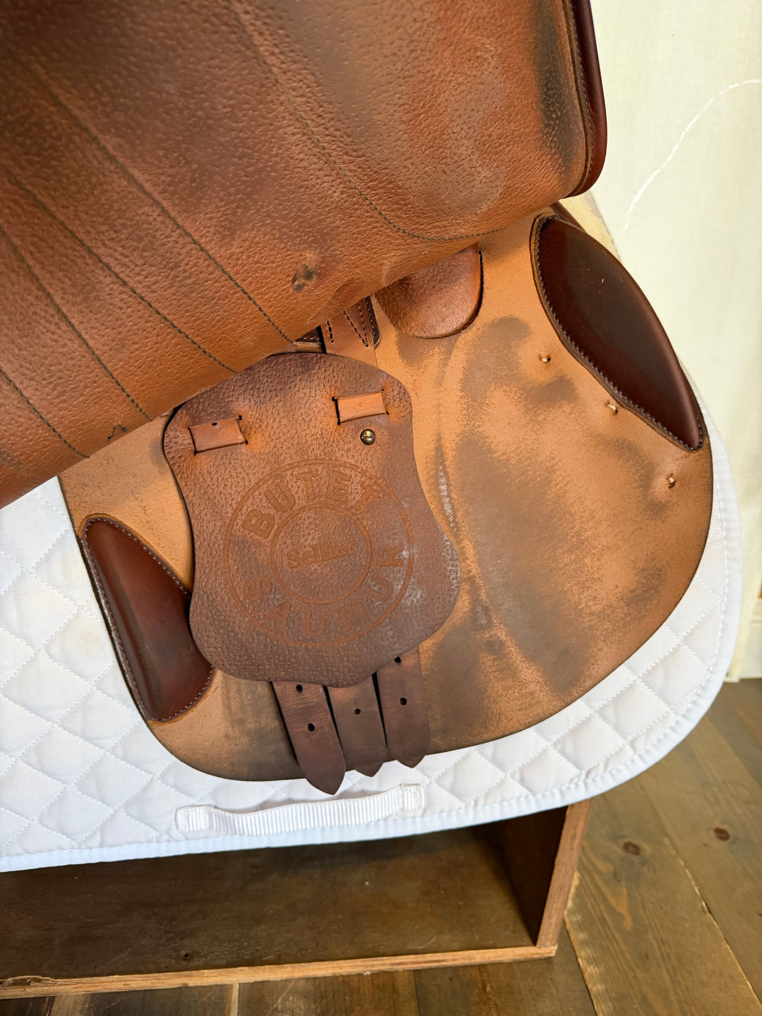 17.5" Butet Premium Saddle - Full Calfskin - 2025 - L Seat - 2.25 Flaps - 4.25" dot to dot (482)