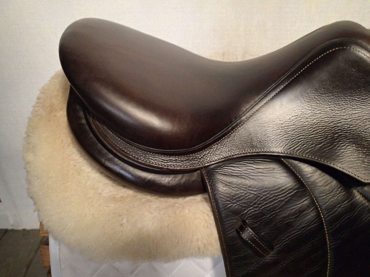 16" Voltaire Palm Beach Saddle - Full Buffalo - 2016 - 2A Flaps - 4.75" dot to dot - FIN Panels