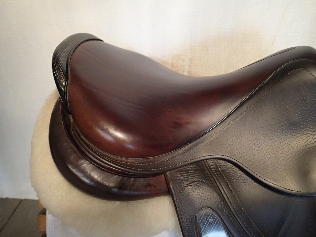 17" CWD 2Gs Saddle - 2015 - 2L Flaps - SE25 - 4.75" dot to dot