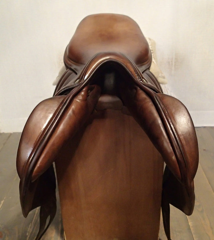 18" Butet Premium Monoflap Saddle - Full Calfskin - Wool Flocked - 2002 - P Seat - 2.5 Flaps - 4.25" dot to dot