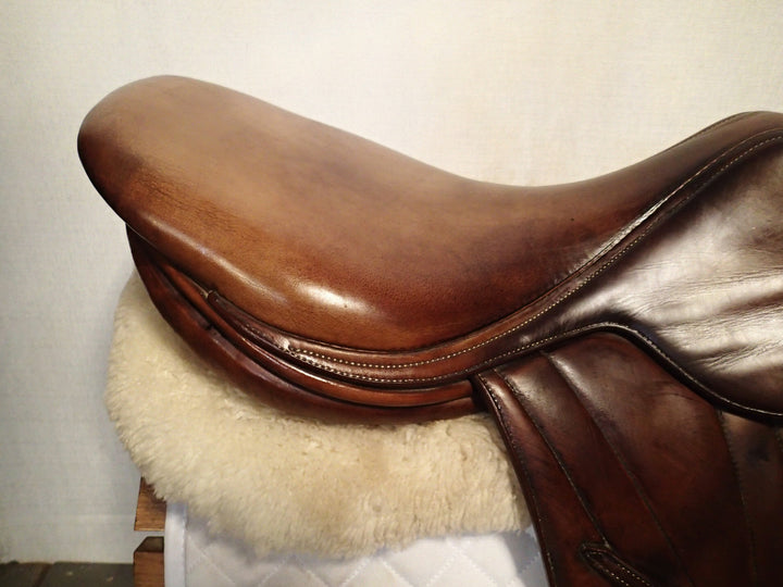 18" Butet Premium Monoflap Saddle - Full Calfskin - Wool Flocked - 2002 - P Seat - 2.5 Flaps - 4.25" dot to dot