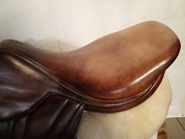 18" Butet Premium Monoflap Saddle - Full Calfskin - Wool Flocked - 2002 - P Seat - 2.5 Flaps - 4.25" dot to dot