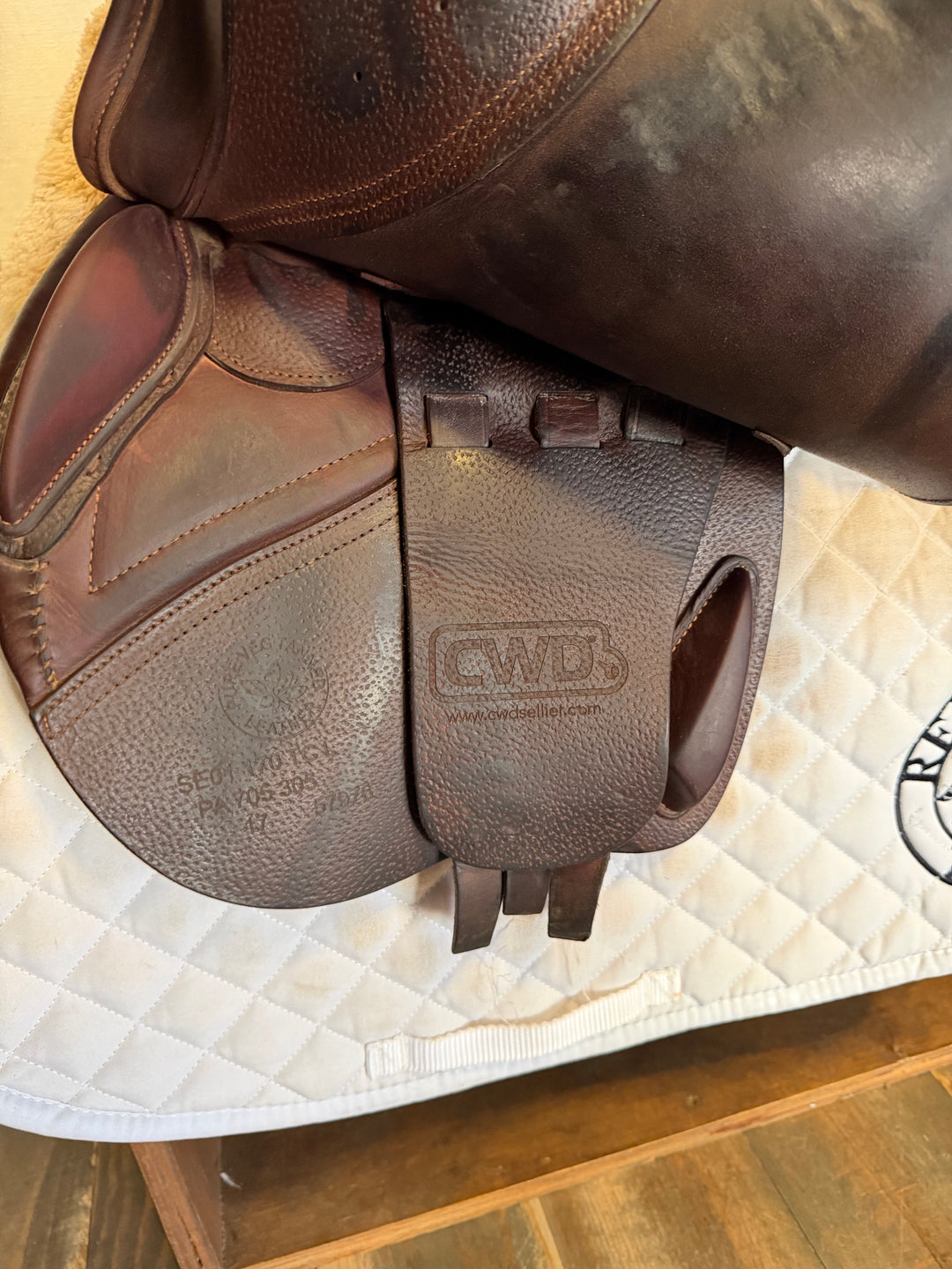 17" CWD Saddle - 2017 - 1L Flaps - SE01 - 4.5" dot to dot (495)