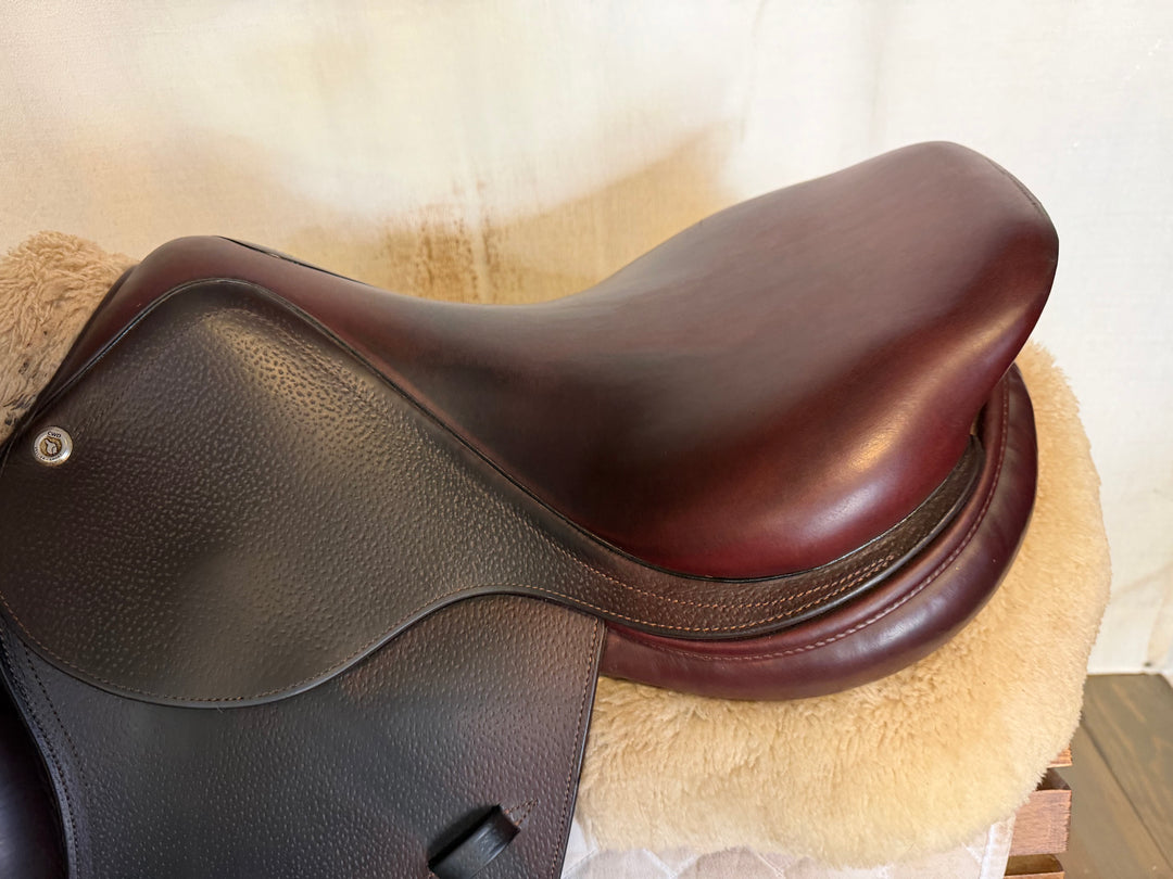 17" CWD Saddle - 2017 - 1L Flaps - SE01 - 4.5" dot to dot (495)